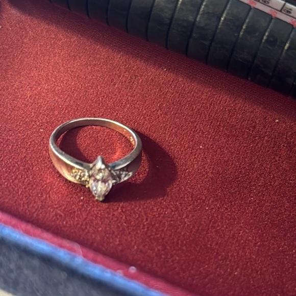 Elegant Silver Ring with Clear Stones - Picture 8 of 8